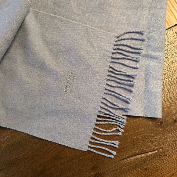 HUGO BOSS authentic Italian cashmere scarf with embroidered logo - Picture 8 of 8